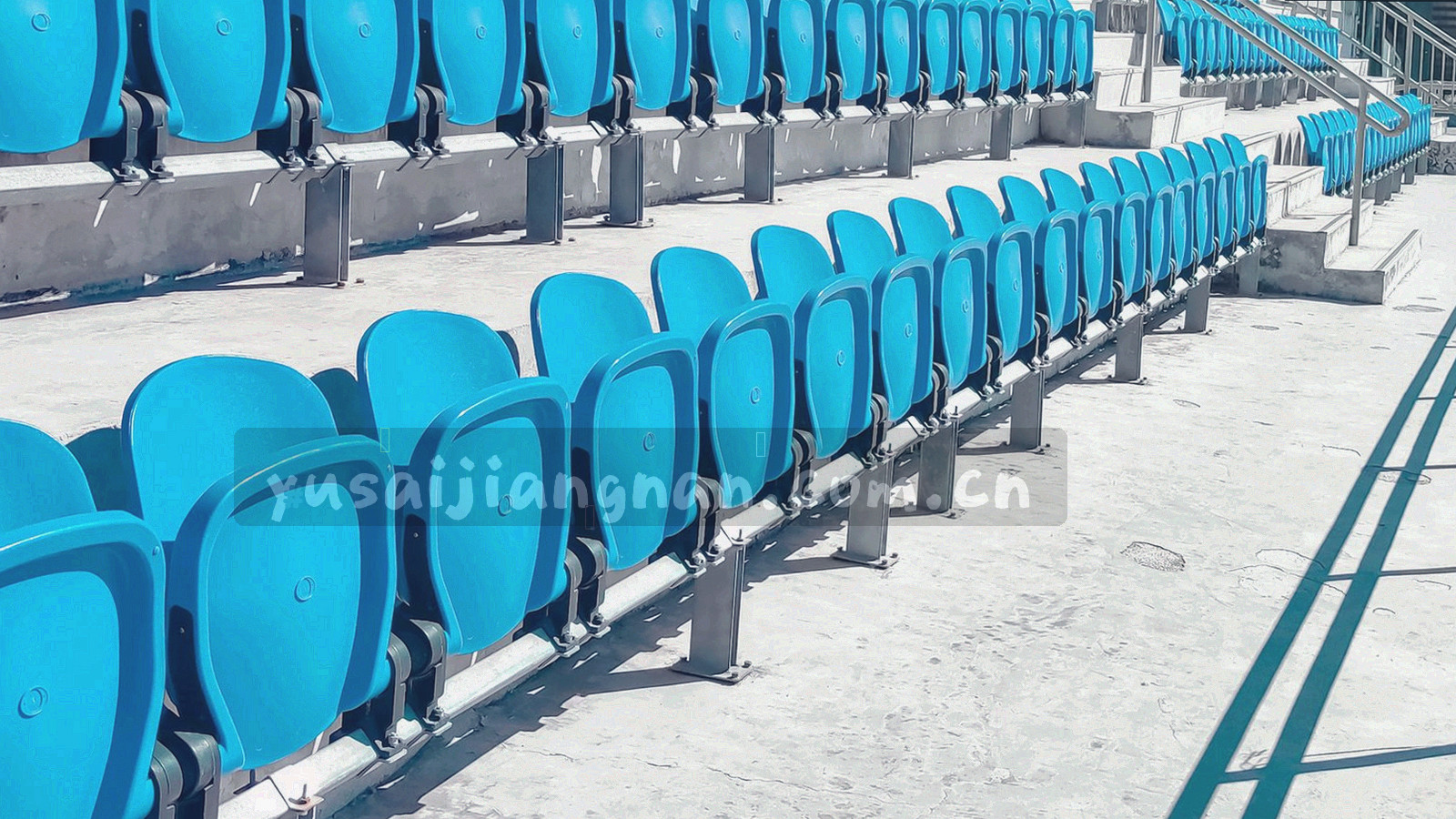 宣纸白底色上由细线构成的刻度与轮次编号抽象图形